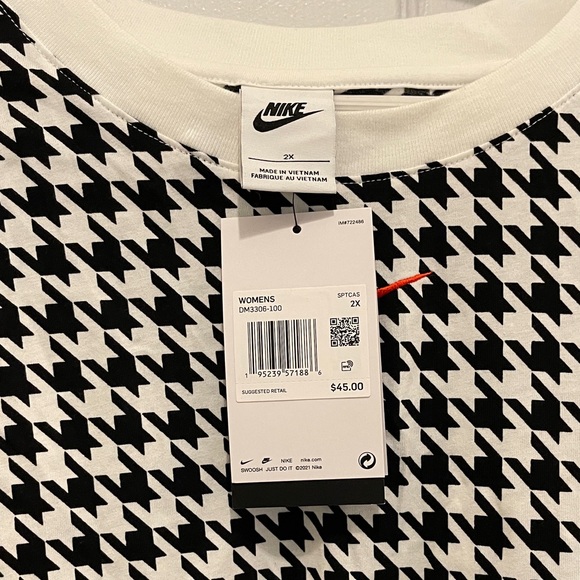 NWT...Nike Black and White Houndstooth Crop Tee with Red Swoosh - Picture 2 of 5